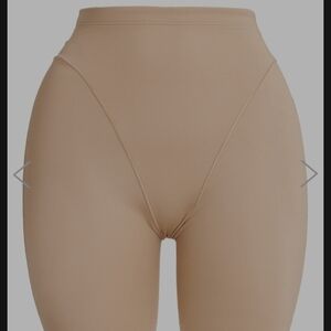 SKIMS BUTT AND THIGH ENHANCING Shorts